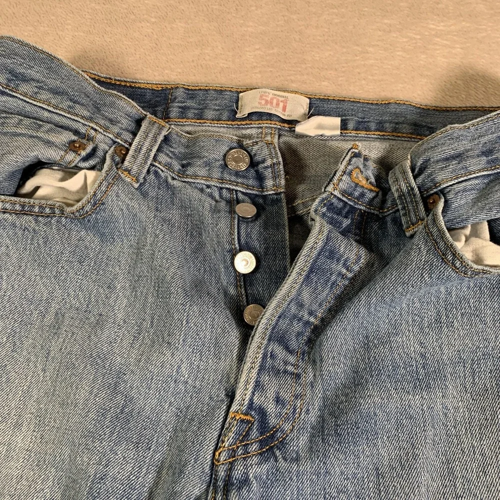 VTG Levis‎ 501 Jeans Mens 31x27 Blue Denim Straight Button Fly Light Wash Hemmed